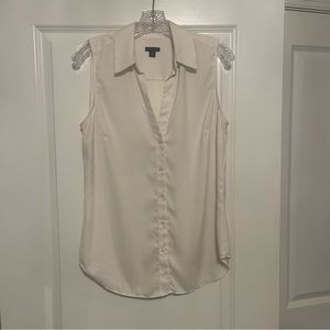 Ivory Ann Taylor Classic Sleeveless Button Down Shirt